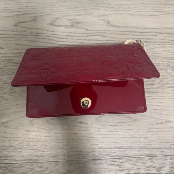 Lady Dior Pouch
Cherry Red Patent Cannage Calfskin - Picture 10 of 11